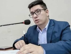 AGUSTINA ÁLVAREZ «LA ÚNICA SALIDA RESPONSABLE ES AVANZAR CON EL JUICIO POLÍTICO»