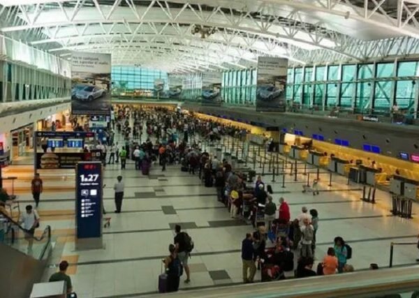 ANUNCIAN PARO DE VUELO EN PLENO CIERRE DE LAS VACACIONES DE INVIERNO