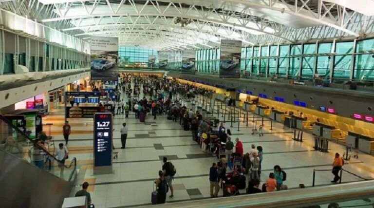 ANUNCIAN PARO DE VUELO EN PLENO CIERRE DE LAS VACACIONES DE INVIERNO