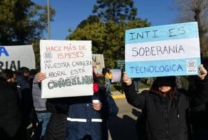 La Justicia frenó la disolución del INTI por seis meses