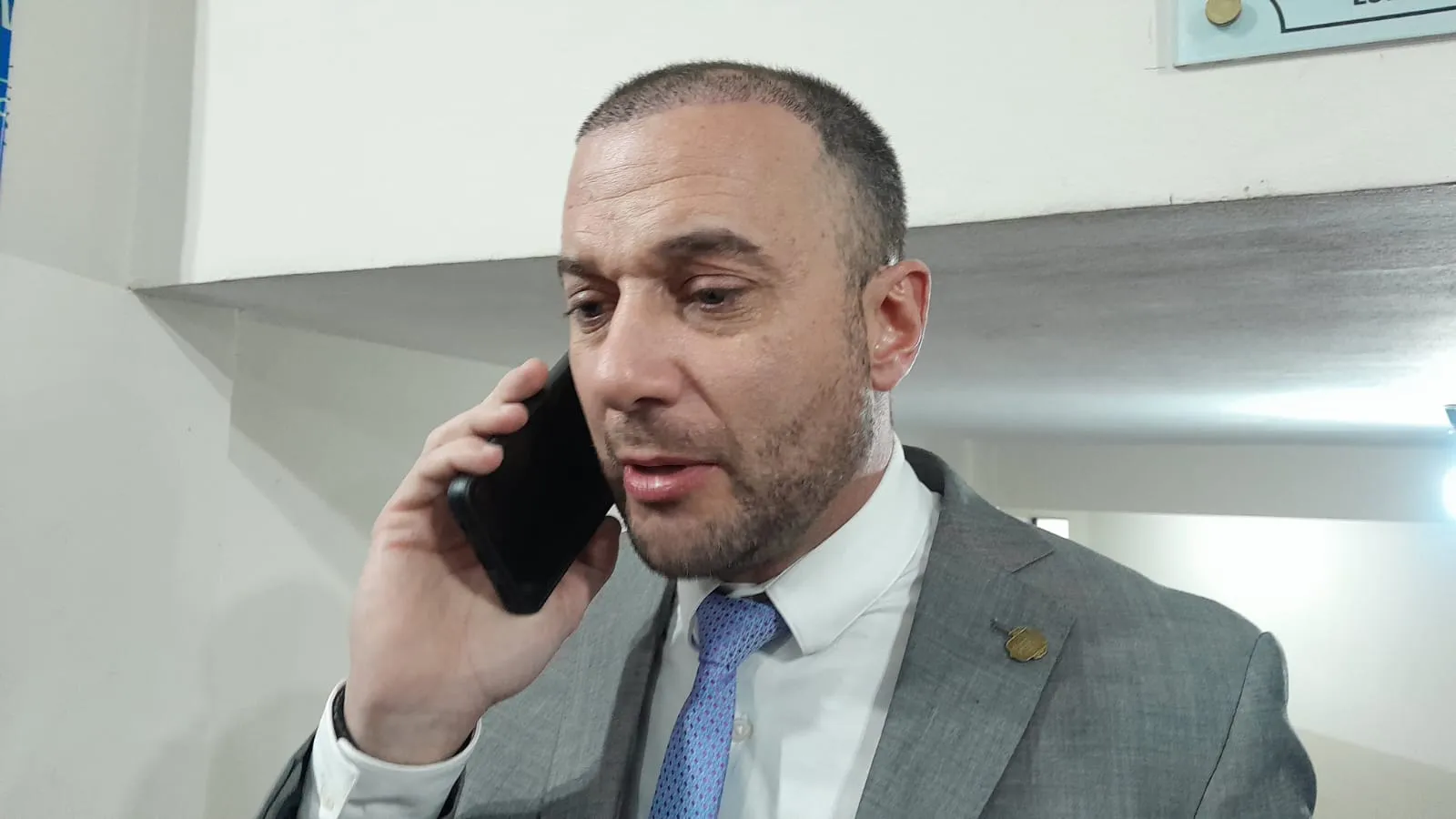 Madile aclaró que López sigue siendo concejal y que se debatirán posibles sanciones disciplinarias