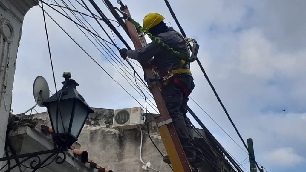 Realizarán cortes de calle en el macrocentro por retiro de cables en desuso