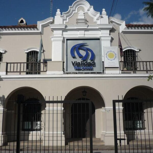 Cierre de Vialidad Nacional «Milei viaja en helicóptero, lo invito a que venga en auto y vea»