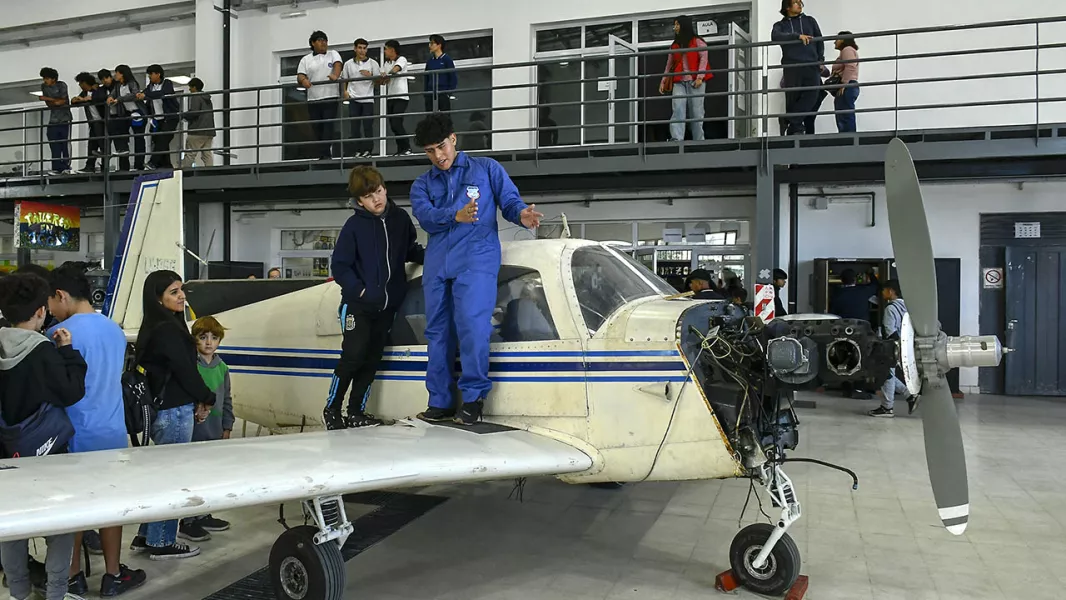 La escuela técnica aeronáutica de Salta realiza una exposición única