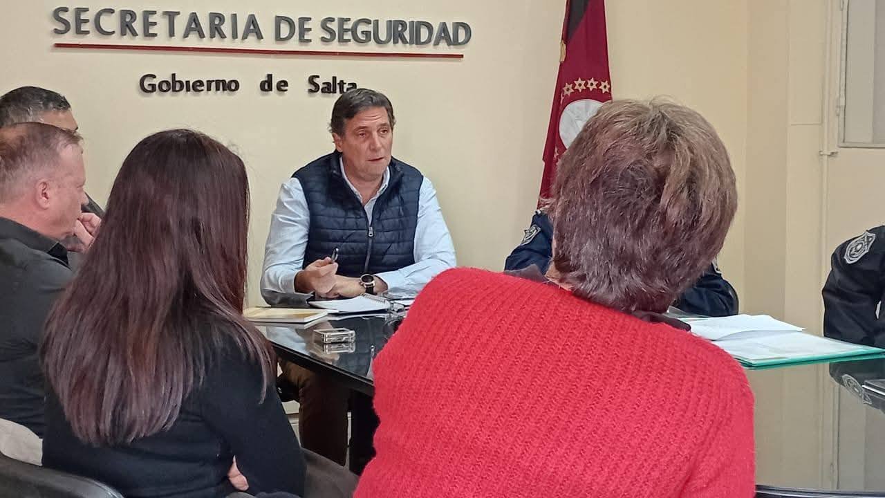 EL SECRETARIO DE SEGURIDAD SE REUNIÓ CON VECINOS DE VAQUEROS PARA ABORDAR TEMAS DE SEGURIDAD