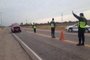 Tres policias detenidos por realizar un control vehicular no autorizado en Pichanal