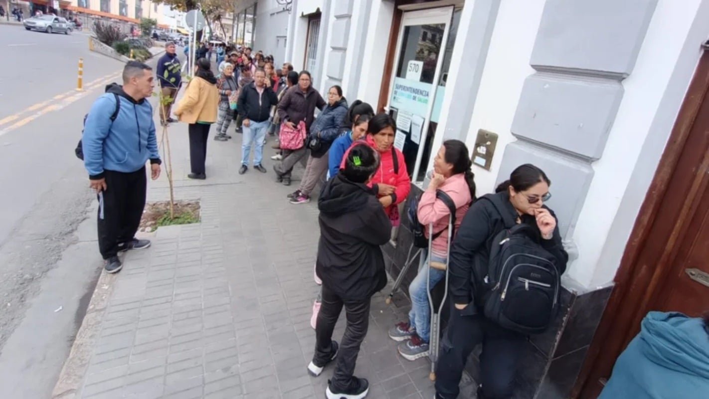 Salta: Largas filas por pensiones sin respuestas