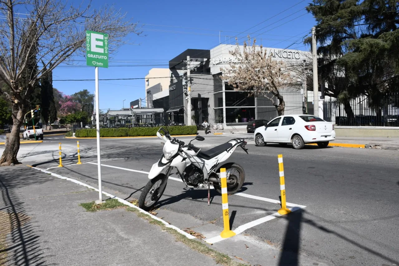 Habilitaron quince nuevos espacios de estacionamiento para motos en el centro