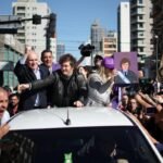 Atacaron la caravana de Milei en Lomas de Zamora y evacuaron a toda la comitiva