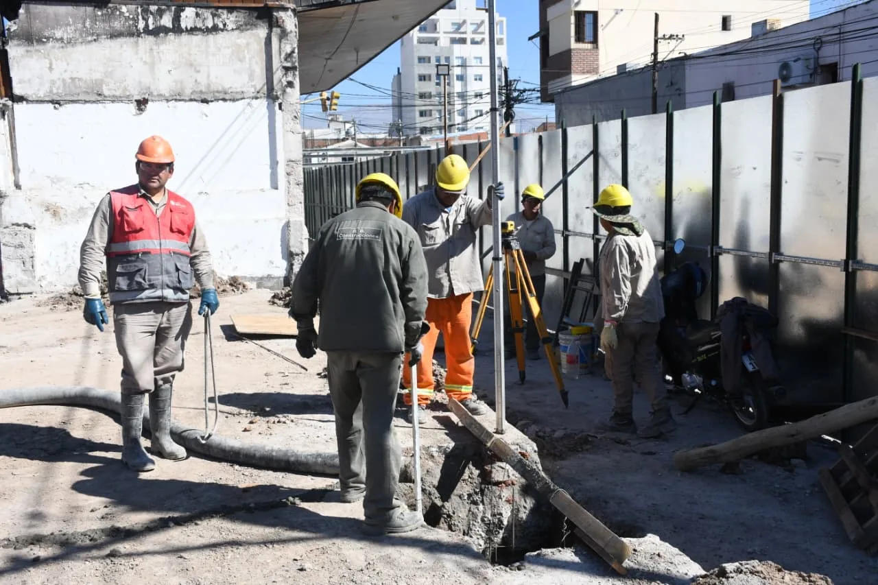 Comenzó la instalación de las bases de las columnas en el Mercado San Miguel