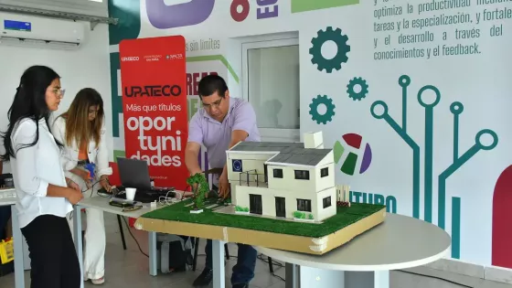 Talento tecnológico salteño: egresados de la UPATecO presentan proyectos de robótica y automatización
