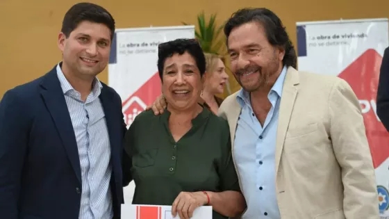 El Gobernador entregó 158 escrituras en Orán y ya son 1800 títulos de propiedad durante este año en la provincia