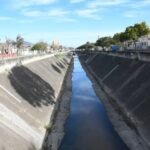 LIMPIEZA: SE ACONDICIONA EL CANAL YRIGOYEN ANTES DE LA TEMPORADA ESTIVAL