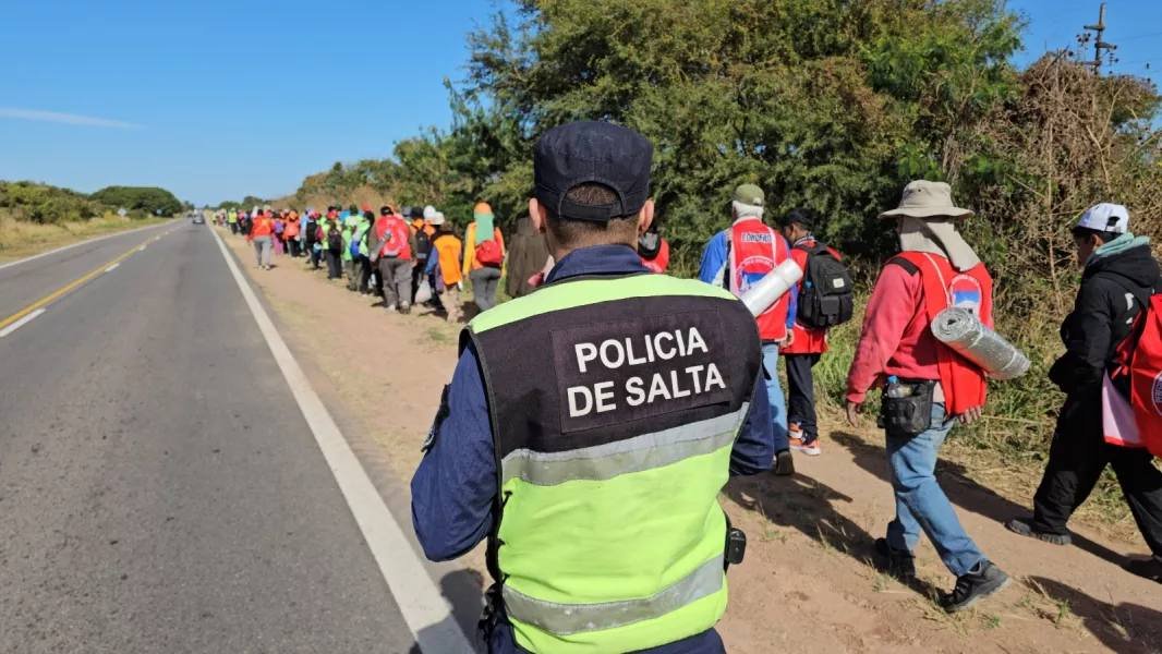 MILAGRO 2025: SEGURIDAD ACOMPAÑA A CIENTOS DE PEREGRINOS QUE CAMINAN CON FÉ Y ESPERANZA