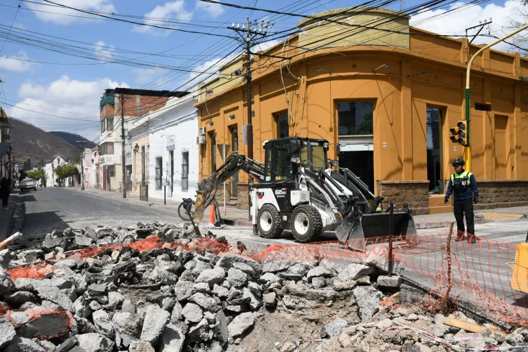 Corte de tránsito por obra de emergencia en Alvarado y Catamarca