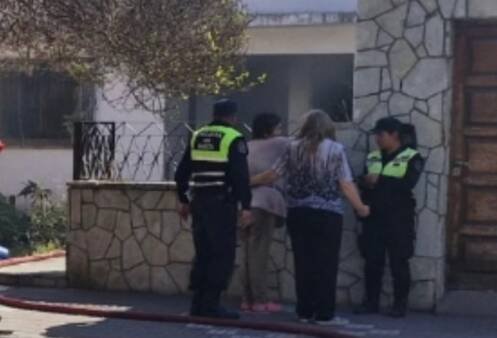 Asisten a cuatro personas tras el incendio de una vivienda en Bº Hernando de Lerma