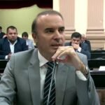 Senadores buscan quitar beneficios sociales a extranjeros para aumentar pensiones y jubilaciones