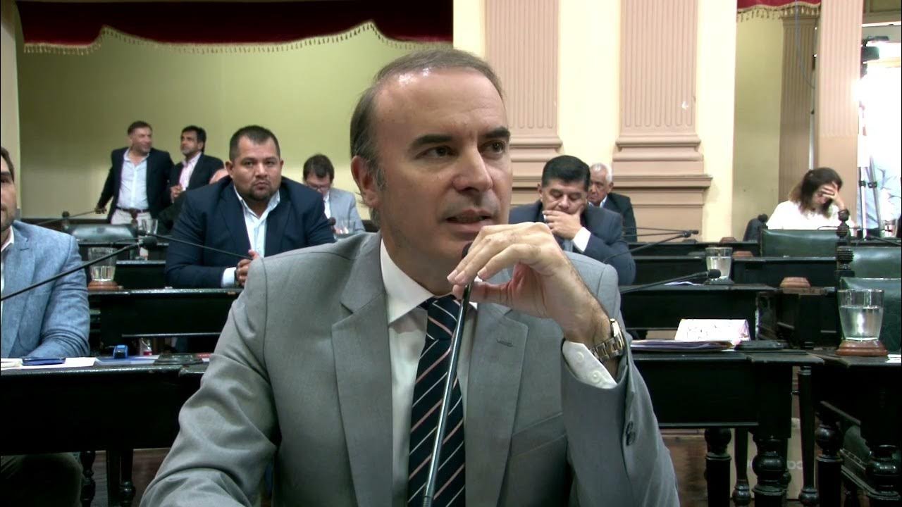 Senadores buscan quitar beneficios sociales a extranjeros para aumentar pensiones y jubilaciones