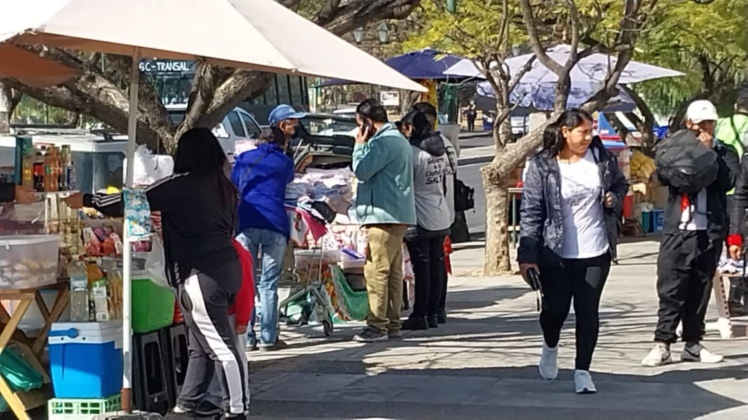 Feriantes del Milagro cortaron Avenida San Martin, piden reubicación de puestos