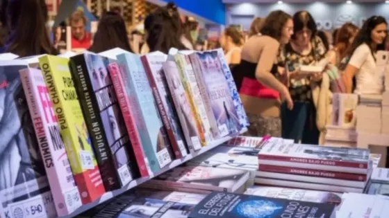 Un domingo de arte y literatura en la Feria del Libro