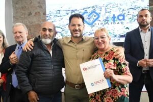 MÁS DE 120 VECINOS RECIBIERON SUS ESCRITURAS