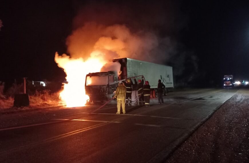 INCENDIO DE UN CAMIÓN EN RUTA 34: DENUNCIAN ABANDONO EN EL CUERPO DE BOMBEROS DE EMBARCACIÓN