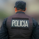 Suspenden al policía que sacó el arma en pleno partido