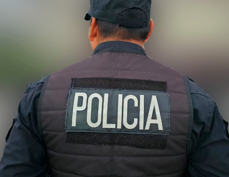 Suspenden al policía que sacó el arma en pleno partido