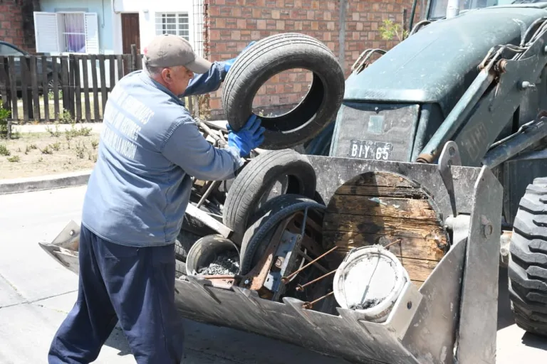 En los barrios Procrear y Pereyra Rozas se realizó un nuevo descacharrado