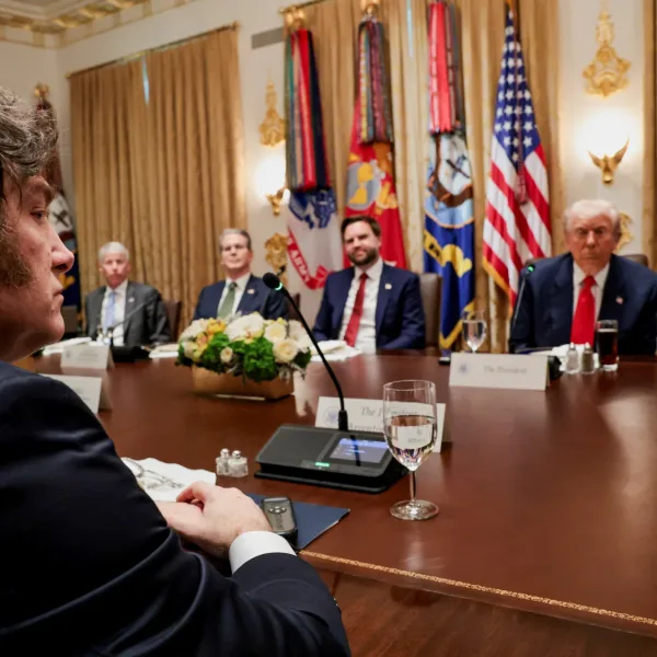 El embajador en EEUU aseguró que «no hay condicionamientos ni cláusulas secretas» en el respaldo de Trump a Milei