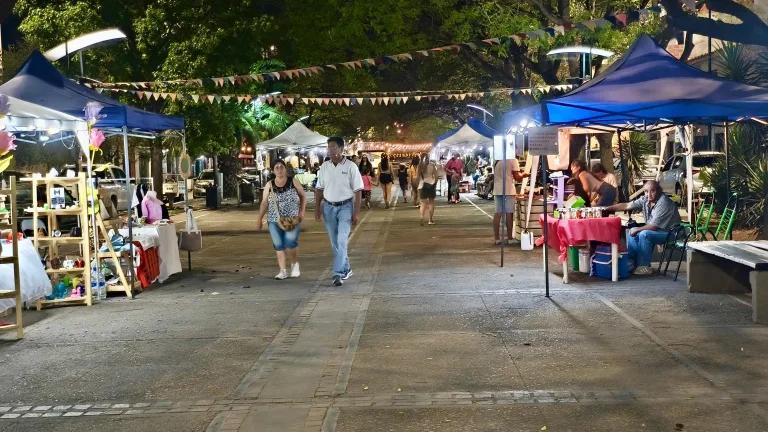 Se invita a recorrer los Paseos Artesanales: habrá música y danza para disfrutar