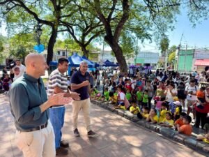 𝗘𝗹 𝗶𝗻𝘁𝗲𝗻𝗱𝗲𝗻𝘁𝗲 𝗘𝗻𝗿𝗶𝗾𝘂𝗲 𝗕𝗼𝗿𝗲𝗹𝗹𝗶 𝗮𝗰𝗼𝗺𝗽𝗮ñó 𝗹𝗮 𝗺𝗮𝗿𝗮𝘁ó𝗻 𝗱𝗲 𝗶𝗻𝗰𝗹𝘂𝘀𝗶ó𝗻 “𝗖𝗼𝗿𝗿𝗲𝗺𝗼𝘀 𝗝𝘂𝗻𝘁𝗼𝘀”