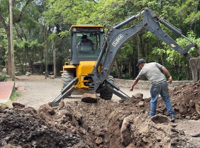 Comenzaron las obras de instalación de la red de cloacas en la Quebrada de San Lorenzo