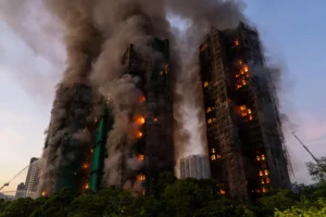 Un incendio en un edificio de Hong Kong dejó al menos 13 muertos