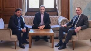 Adorni y Santilli se reunieron con Sáenz en busca de un acuerdo por las reformas