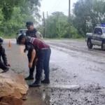 Asistencia policial a personas afectadas por las intensas lluvias en Capital y Valle de Lerma
