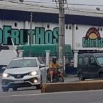 Dos mujeres y un camino: feroz pelea entre dos mujeres ¿por un hombre?