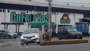 Dos mujeres y un camino: feroz pelea entre dos mujeres ¿por un hombre?