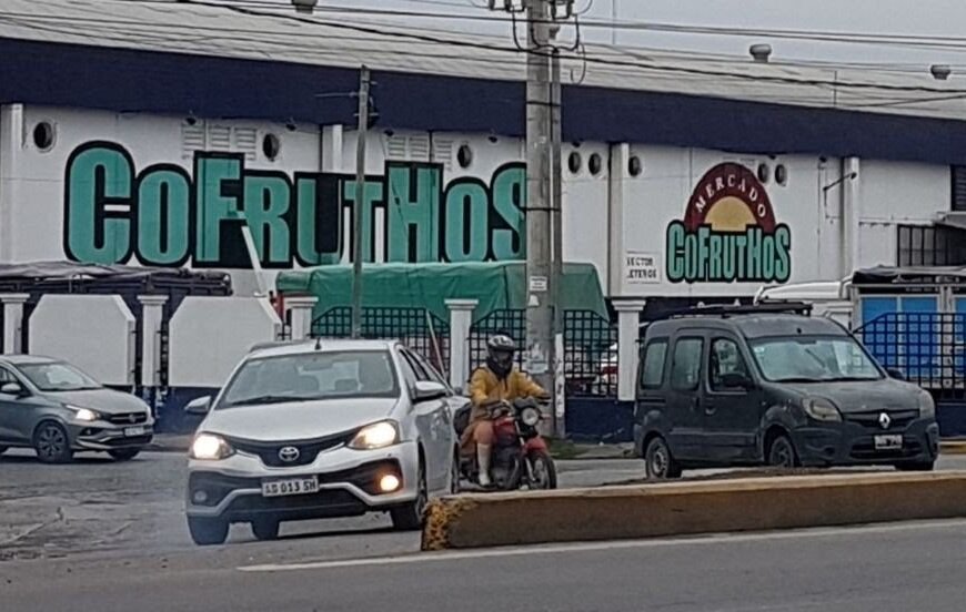 Dos mujeres y un camino: feroz pelea entre dos mujeres ¿por un hombre?