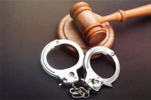 Discutió con su hermano por la venta de una casa familiar y lo mató