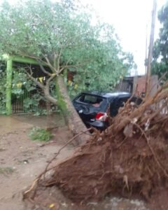 FUERTE TEMPORAL EN COLONIA SANTA ROSA DEJÓ GRAVES DAÑOS EN BARRIOS Y VIVIENDAS