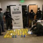 Detienen a conductor de un camión que oculto 50 kilos de cocaína entre cargamento de bananas