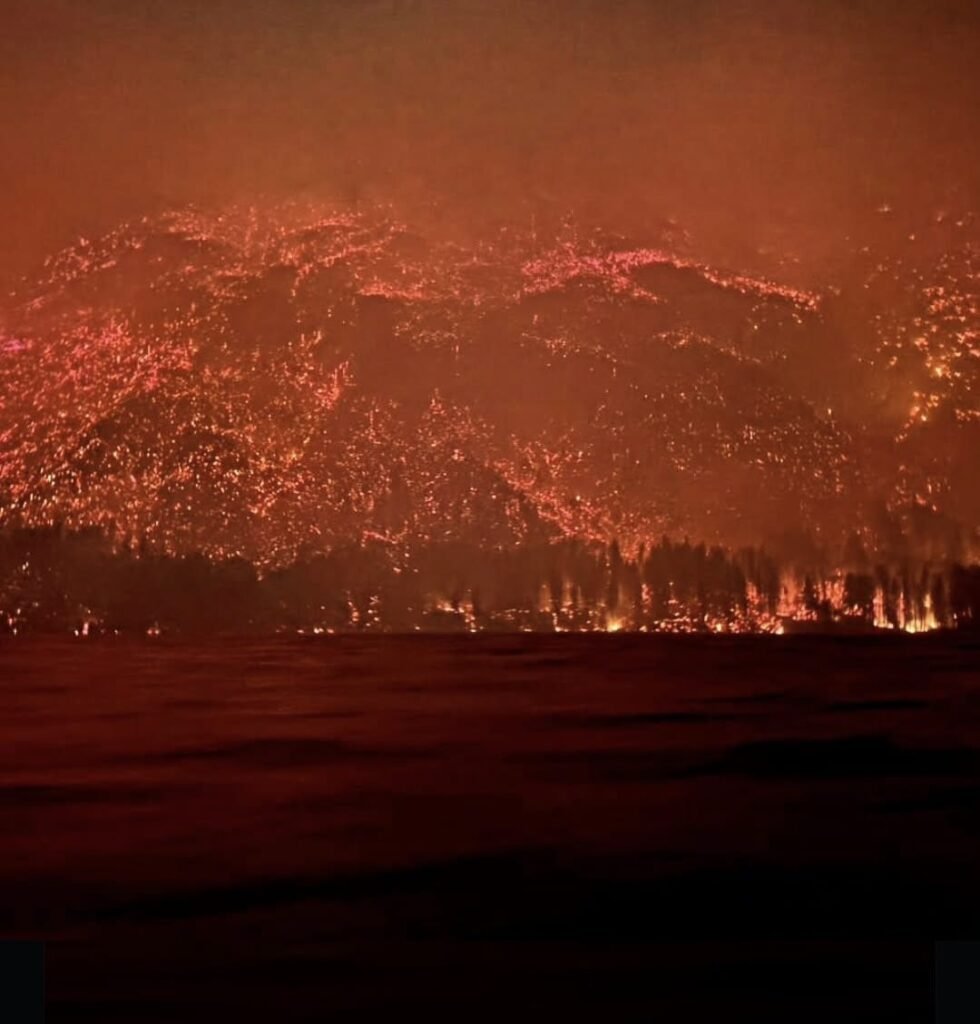 La Patagonia argentina enfrenta una situación crítica por incendios forestales, con focos activos que han afectado más de 4,000 hectáreas.