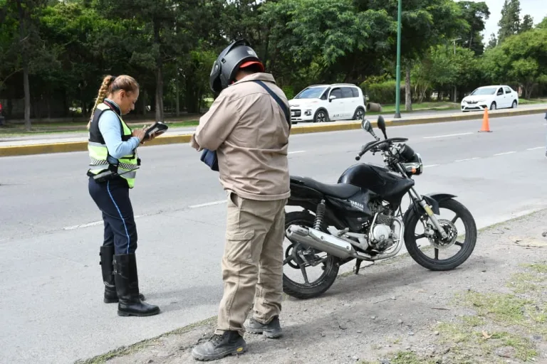 Por ahí no: refuerzan los controles para que motociclistas no circulen por ciclovías