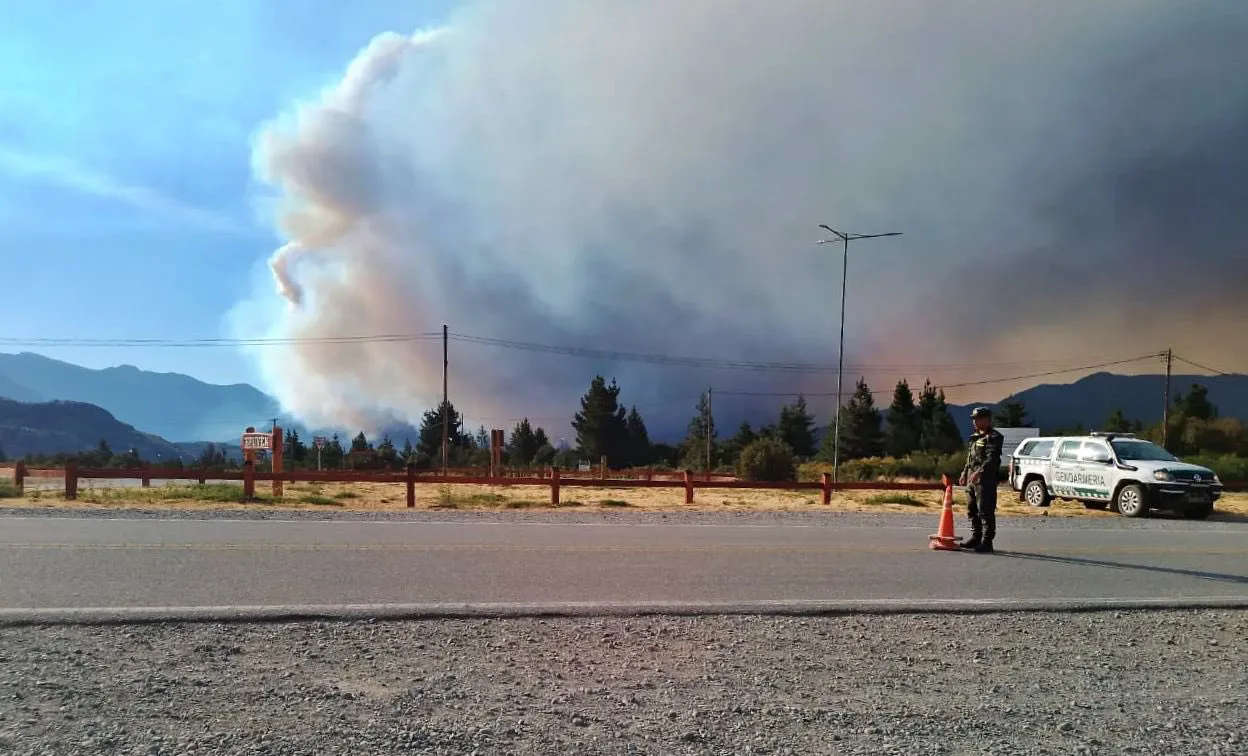 Chubut: se redujo el peligro de incendios, continúan extinguiendo el fuego
