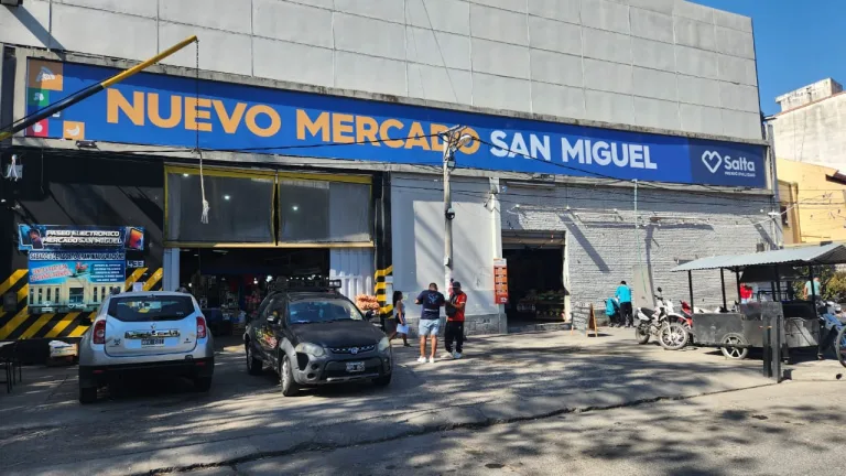 Gran Venta Escolar en el anexo del mercado San Miguel