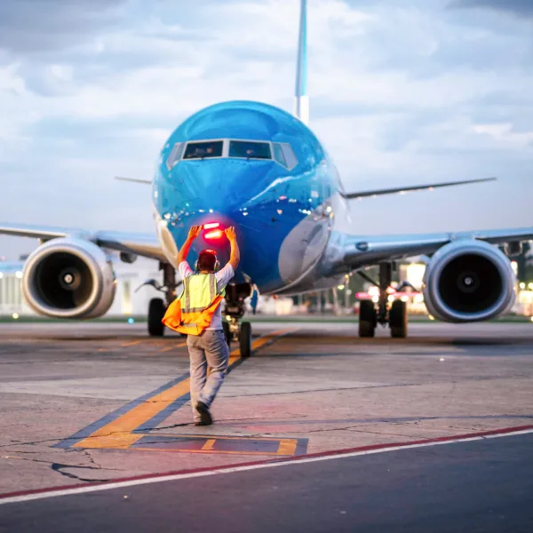 Hoy comienzan los paros de controladores aéreos en todo el país