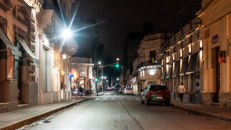 Macrocentro: la Municipalidad inicia un plan para mejorar la iluminación en sectores oscuros