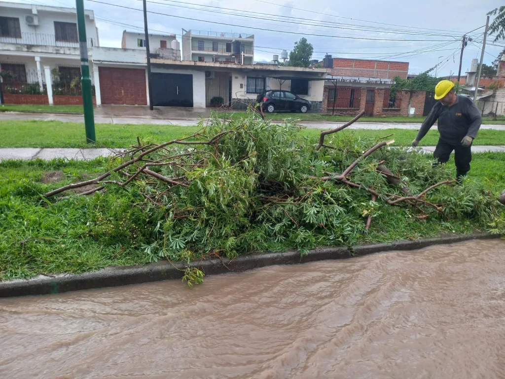 El alerta amarilla por lluvia sigue y la Municipalidad trabaja para prevenir incidentes