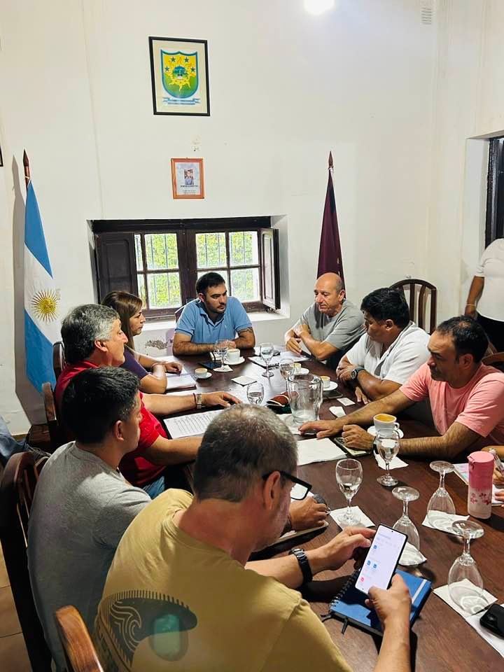 Cerrilos:El Intendente Enrique Borelli firmo convenio con el ejercito para mejoras de calles en Barrios Los Paraisos